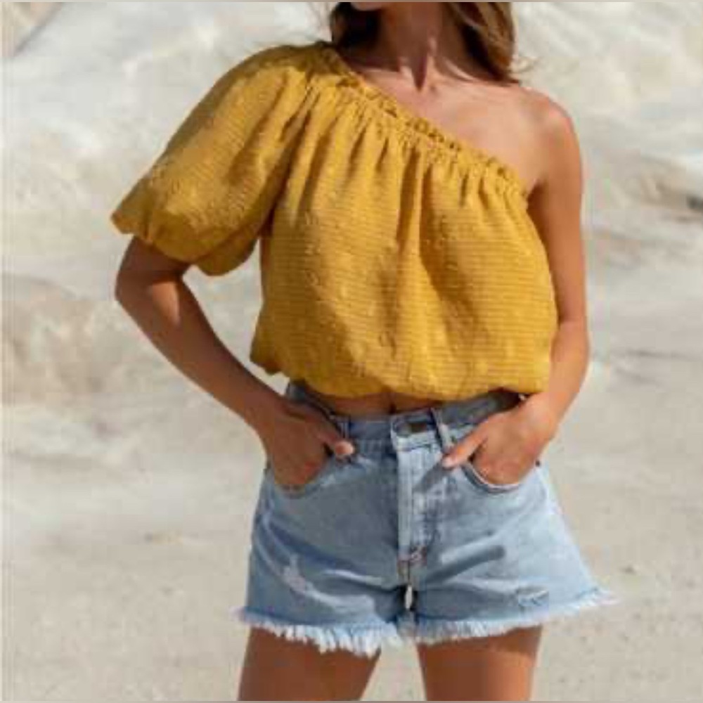 Astr The Label Jacquard One-Shoulder Bubble Hem Blouse in Mustard. NWOT Small - Picture 2 of 12